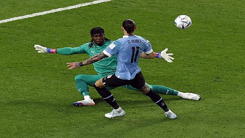 الأوروغواي تفوز على غانا وتودع المونديال