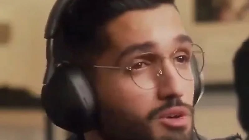 بكاء أحمد خميس أثناء حديثه عن طلاقه .. فيديو