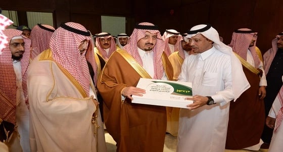 بالصور.. أمير منطقة عسير يدشن مشاريع تنموية بمحافظة محايل