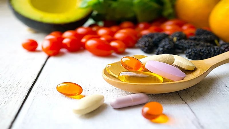 بالفيديو .. مكملات غذائية يحتاجها الشعر