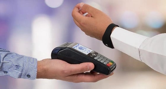 مدى تعتزم إطلاق خدمة السداد بساعات سامسونج الذكية