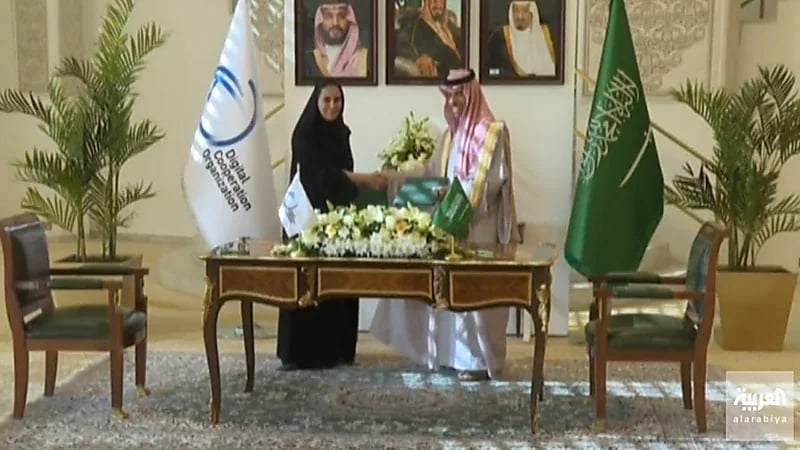 بالفيديو.. وزير الخارجية يوقع اتفاقية إنشاء مقر منظمة التعاون الرقمي