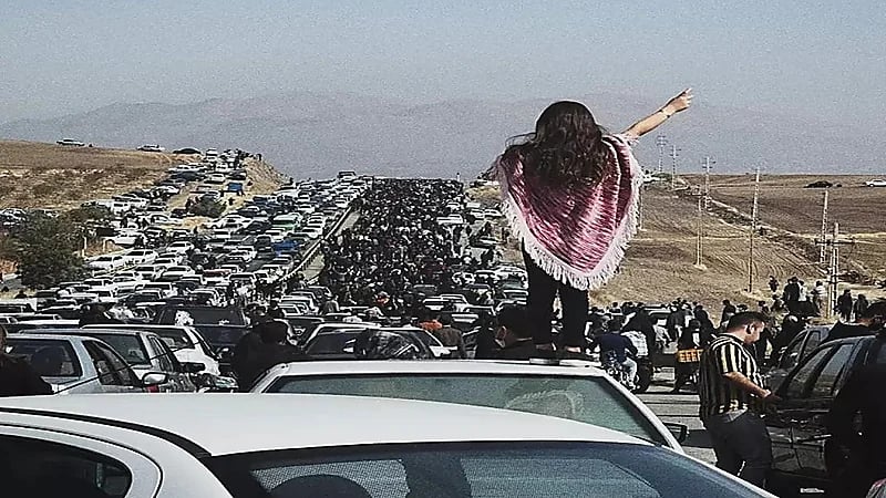 فيديو..مراسم مهيبة لأربعينية مهسا أميني رغم أنف الملالي