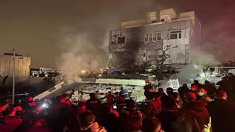 فيديو وصور..قتلى في انفجار ضخم بخزان غاز بالعراق