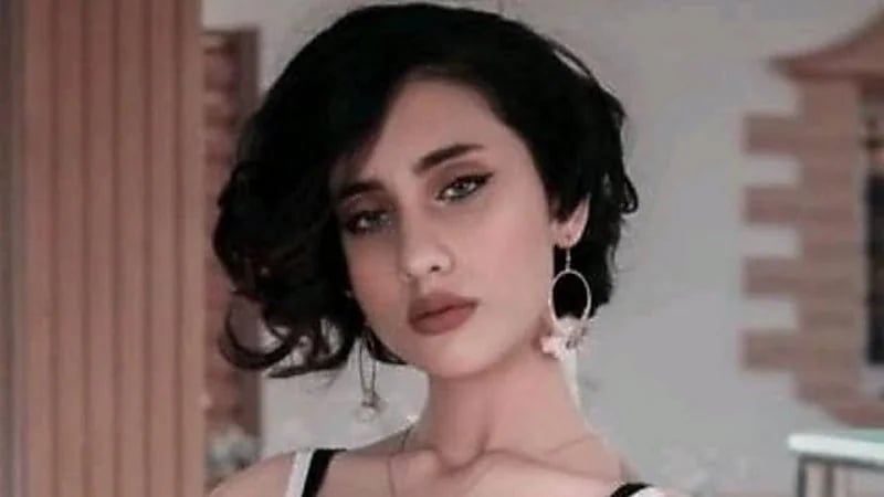 شاهد.. أثير الحلوة تظهر بالحجاب وتبكي بسبب الحسد