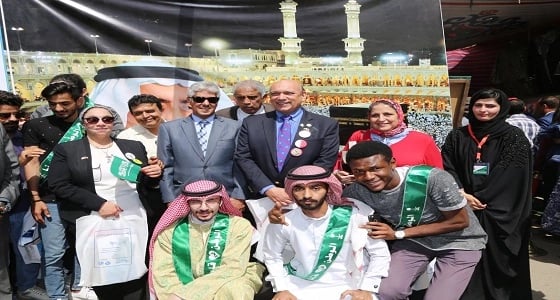 بالصور.. الملحقية الثقافية بالقاهرة تجهز جناح خاص لطلابها للمشاركة في مهرجان الشعوب