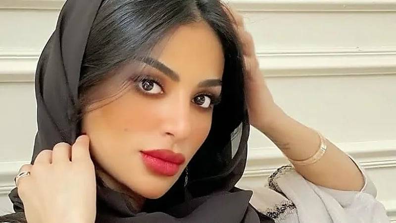 شاهد.. فاطمة الأنصاري تقص شعرها بعد انفصالها عن "بوشهري"