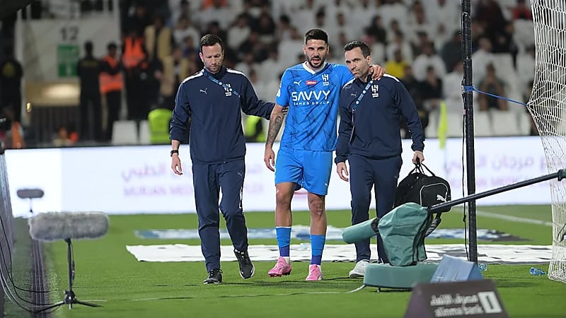 ردة فعل طبيب الهلال على إصابة ميتروفيتش .. فيديو