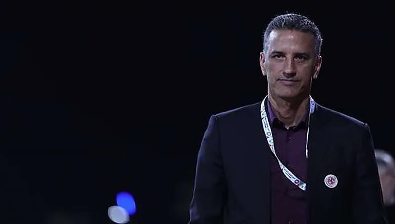 شاموسكا يكشف سبب انتقال إيغالو للهلال