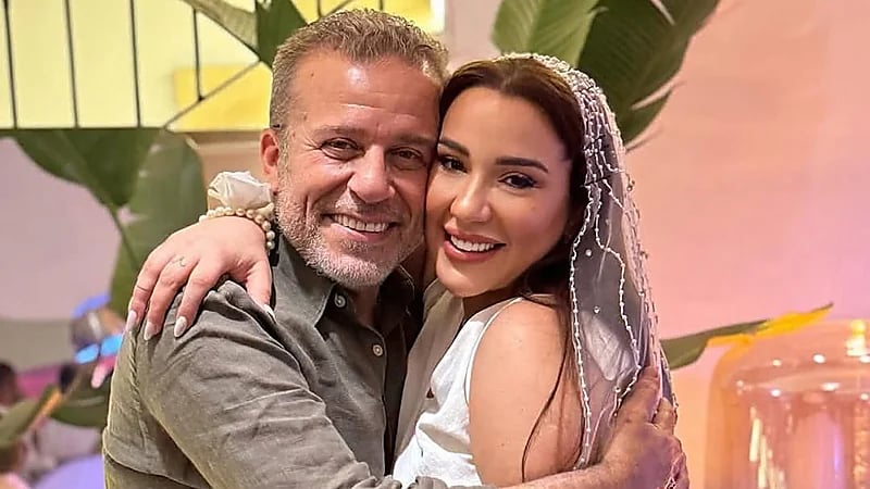 شريف منير يوجه رسالة مؤثرة لزوج ابنته أسما: هي أمي وعاوزك تحتويها