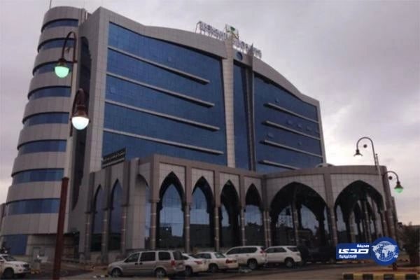 بالفيديو.. اعتداء مشاغبون على شرطية يثير غضب الفرنسيين