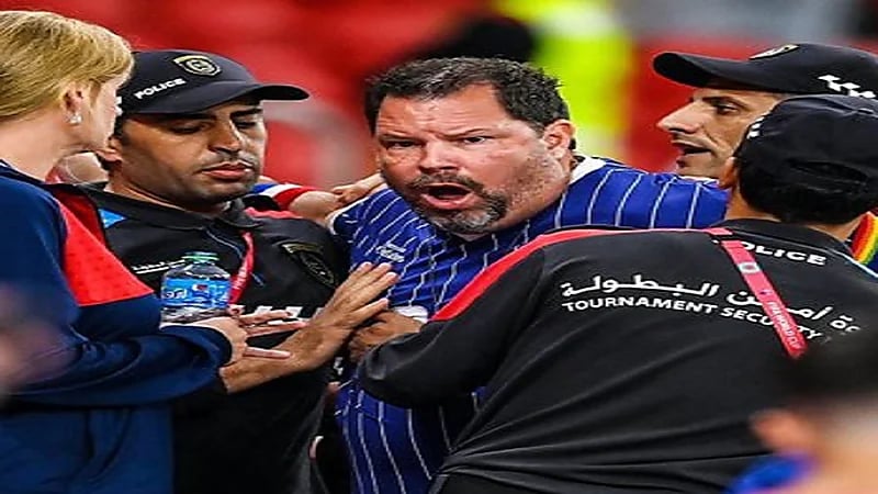 الأمن القطري يطرد مشجع يرتدي علم الشواذ في مباراة أمريكا وإيران