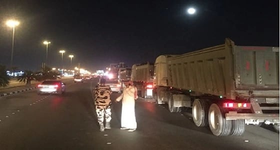 بالصور.. ضبط 10 شاحنات لسرقة الرمال بغرب الدمام