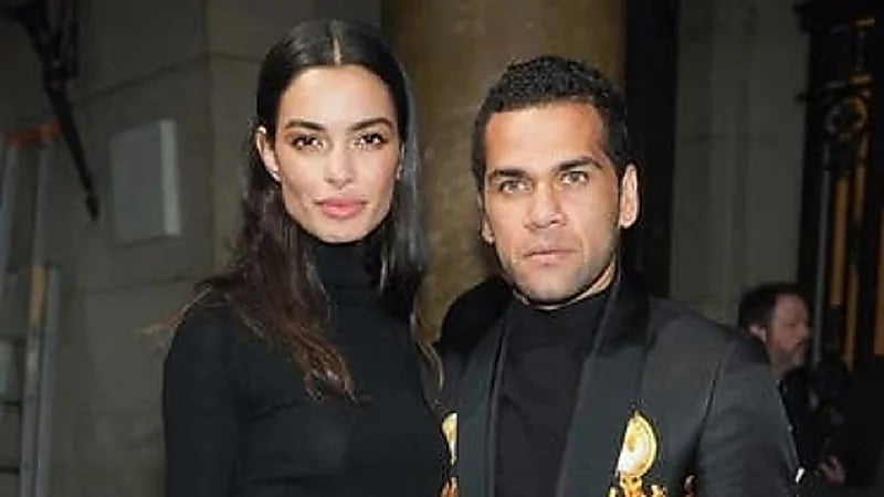 النجم البرازيلي ألفيش يتعرض للإهانة داخل السجن