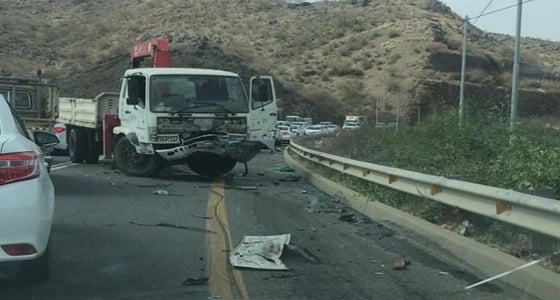 إغلاق طريق القطاع الجبلي بجازان إثر حادث تصادم مروع