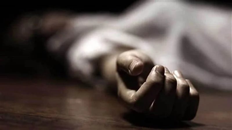 رجل يقتل زوجاته الثلاث