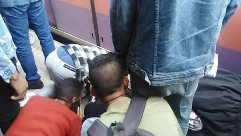 شاب ينتحر تحت عجلات المترو ويترك رسالة غريبة 