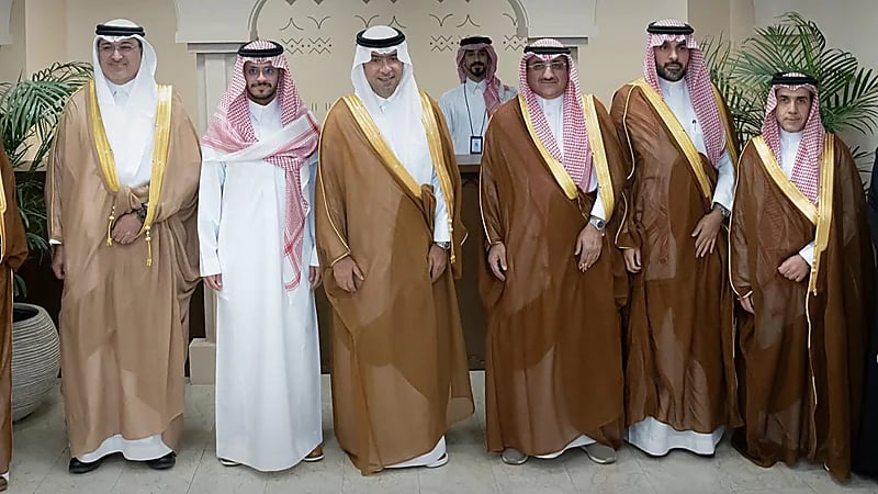 الحقيل يزور استوديو الأحساء التصميمي ويشيد بتجربة الهيئة في توظيف العمارة السعودية .. فيديو