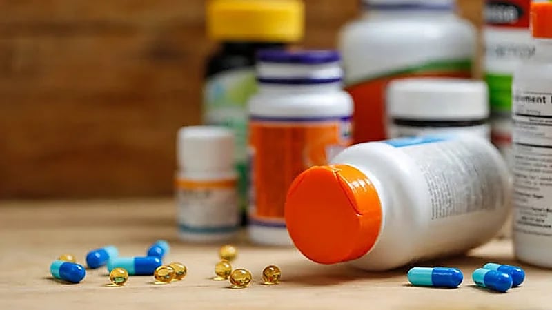 خبيرة تغذية: الإفراط في تناول الفيتامينات يمكن أن يؤدي إلى تكوّن الحصى في الكلى