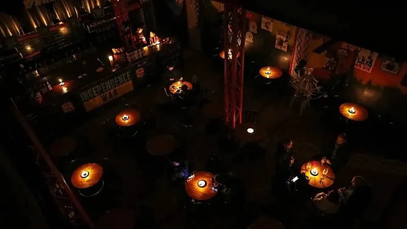 أوكرانيا بقعة مظلمة ليلاً