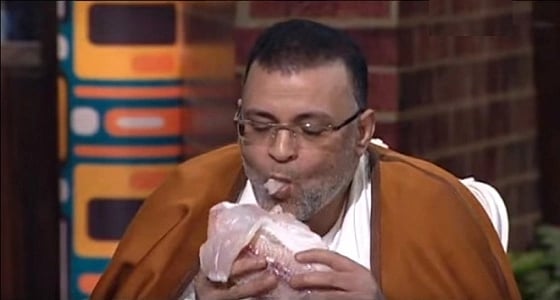 بالفيديو .. قدرات مصري خارق للطبيعة