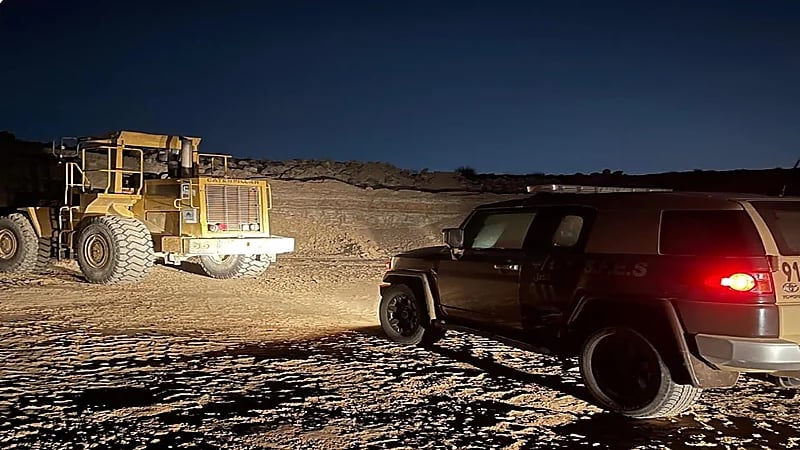 ضبط مقيم لاستغلاله الرواسب في مكة المكرمة