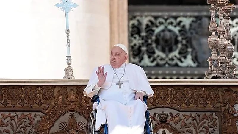 بابا الفاتيكان يظهر علنًا لأول مرة منذ خروجه من المستشفى