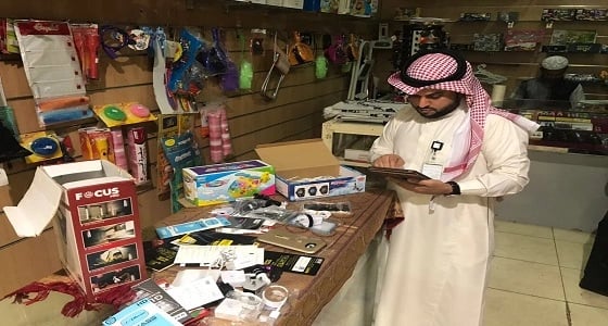 حاول التحايل على قرار التوطين.. ضبط وافد امتهن بيع وصيانة الجولات في بدر