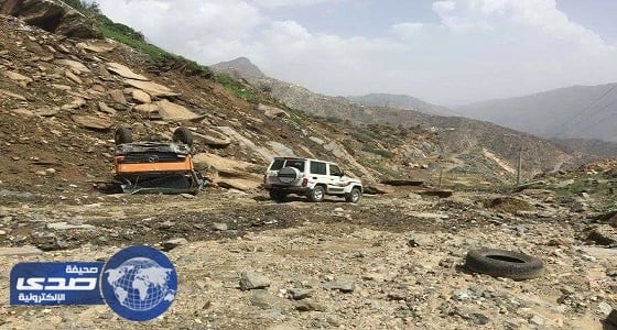 بالفيديو .. العناية الإلهية تنقذ العابرين من انهيار عقبة صلالة على طريق جبل الحشر - الداير