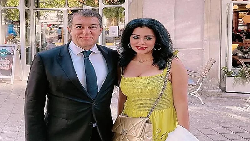 رانيا يوسف تتوعد مغردين أساؤوا لها بعد ظهورها مع مدرب برشلونة