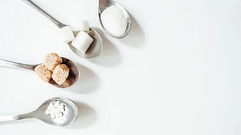 أفضل 5 محليات طبيعية يمكن استخدامها كبدائل للسكر الأبيض