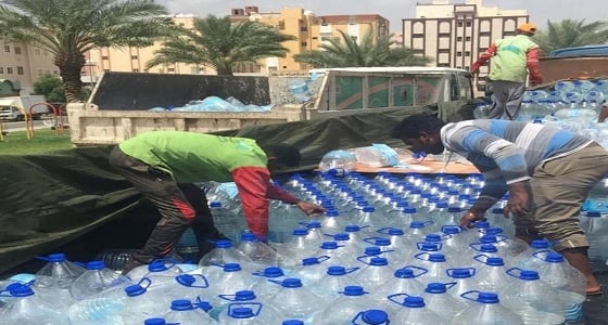 بالفيديو.. إحباط محاولة تصريف 1500 عبوة ماء زمزم مجهولة المصدر