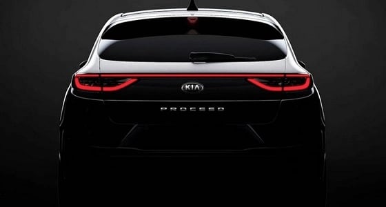 كيا بروسييد تظهر الجزء الخلفي الأنيق في أول صور تشويقية لها