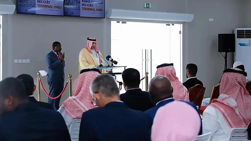 مغادرة أولى رحلات المستفيدين من مبادرة طريق مكة من كوت ديفوار إلى المملكة