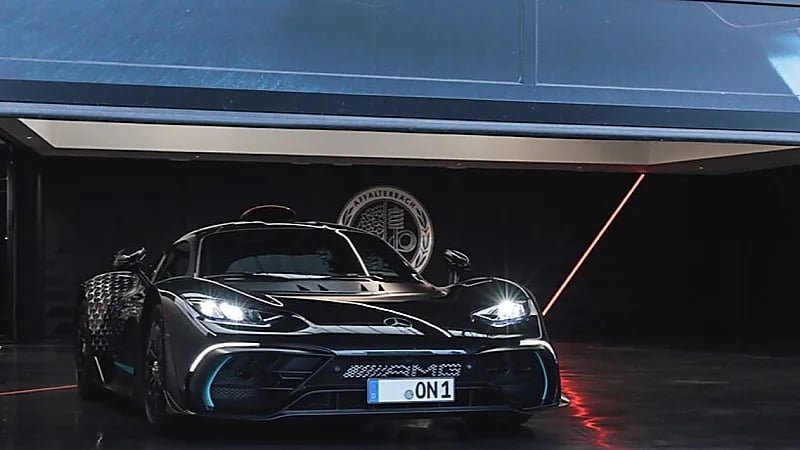 بالصور.. مرسيدس تبدأ تسليم أقوى سيارة في تاريخها بمواصفات خارقة