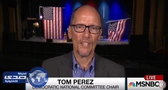 بالفيديو.. هيلارى كلينتون تسقط العلم الأمريكى على الهواء