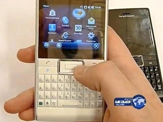 بالفيديو.. عاملة شجاعة تخاطر بحياتها اثناء سرقة متجر مجوهرات