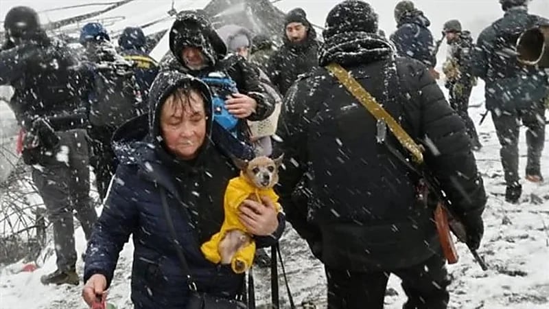 مسنة أوكرانية تدمر طائرة بدون طيار بعبوة طماطم