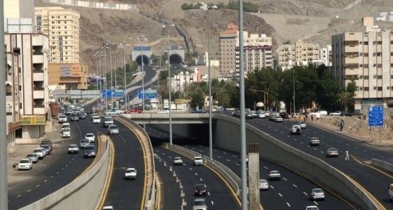 التحقيق في واقعة تحطم مركبات إثر تفتيت صخور بالديناميت بمكة