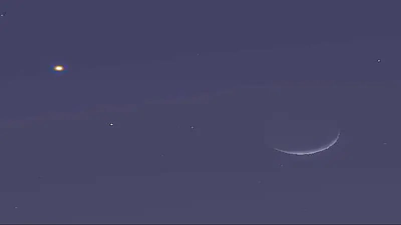 اقتران هلال القمر مع كوكب المريخ بآلافق الغربي