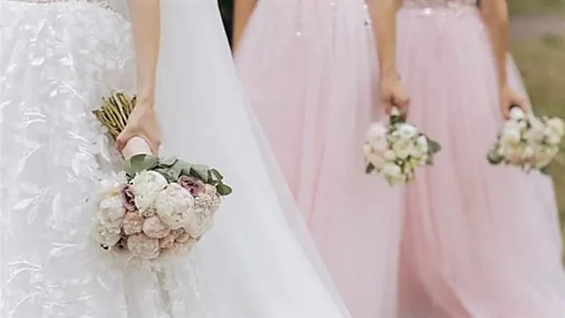 عروس تمتنع عن الزواج وتنهار بكاءاً في حفل زفافها