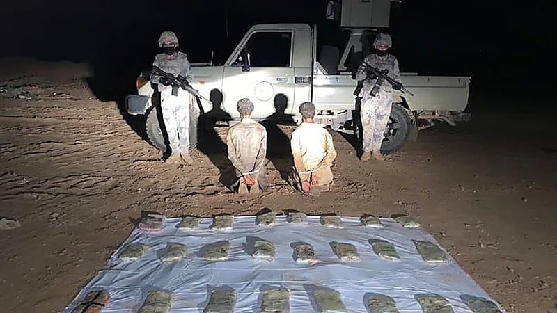 القبض على مخالفين لتهريبهما 26 كيلوجرامًا من مادة الحشيش المخدر بجازان