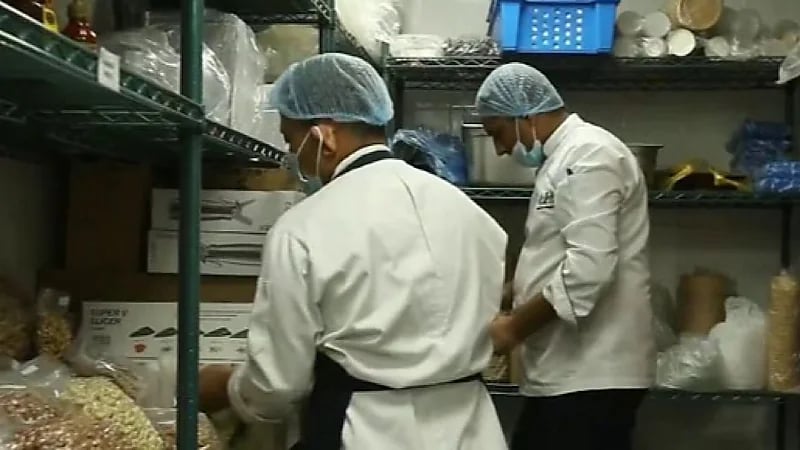 حالة اشتباه في حفر الباطن تعيد تسمم المطاعم للواجهة من جديد .. فيديو