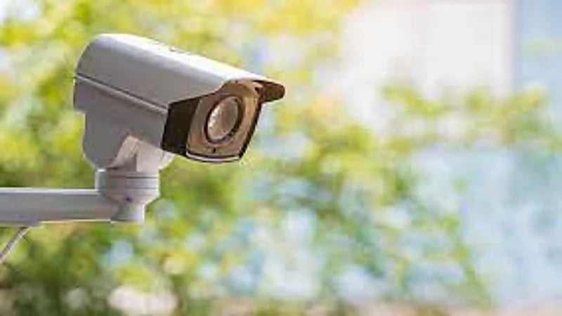 رجل يدفع غرامة باهظة بسبب كاميرا مراقبة