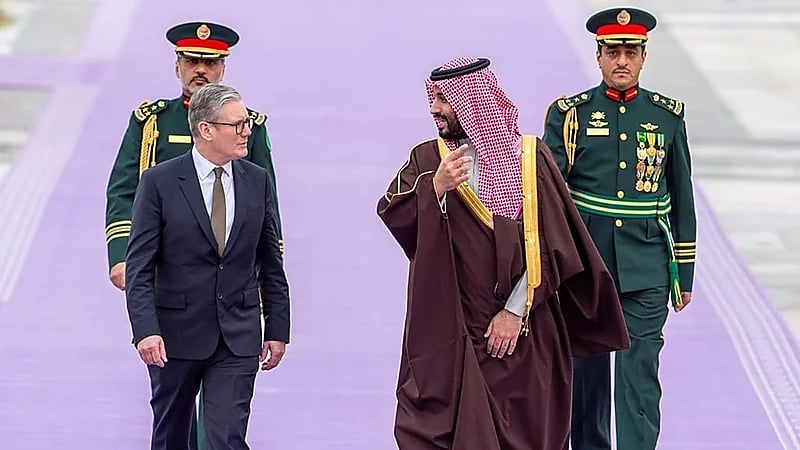 ولي العهد يستقبل رئيس الوزراء البريطاني في قصر اليمامة.. فيديو