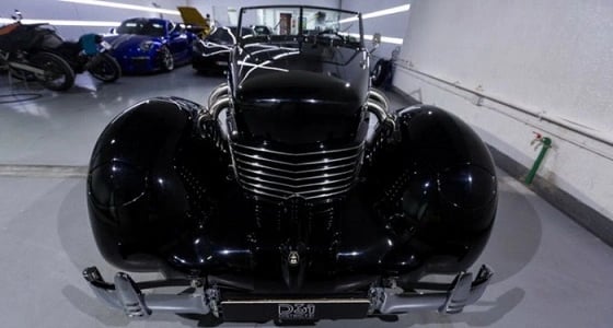 ظهور كورد 812 المكشوفة موديل 1936 في دبي