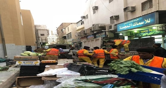 مصادرة 30 مبسطا عشوائيا لبيع الخضار والكماليات بـ " البطحاء "