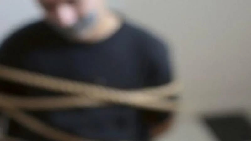 احتجاز مصور داخل شقة لممارسة الرذيلة بالكويت