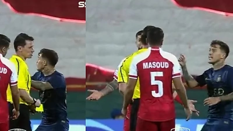 أوتافيو ينبه الحكم بوجوب طرد لاعب بيرسبوليس .. فيديو