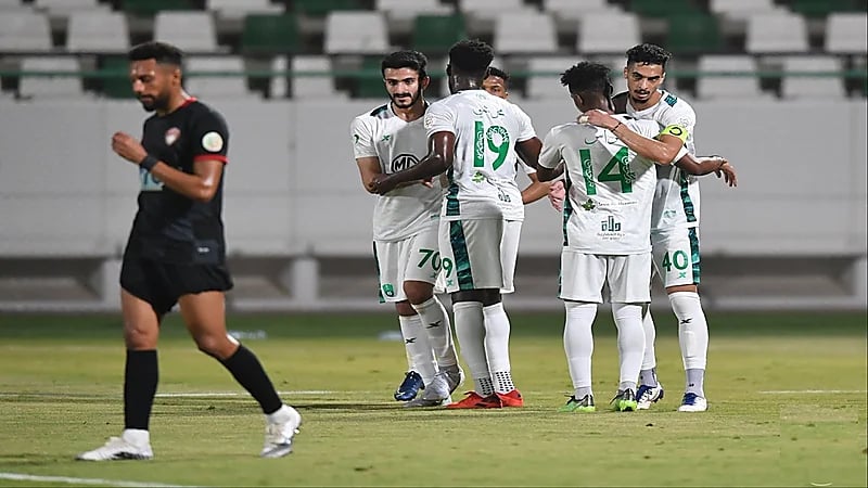 الكشف عن سبب مغادرة علي الأسمري معسكر الأهلي قبل مواجهة القيصومة